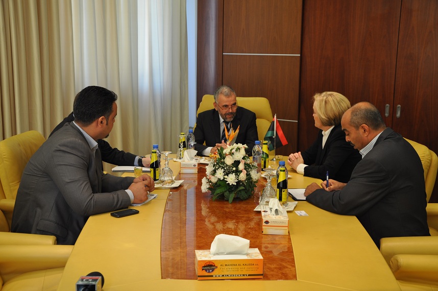 إجتماع وزير التخطيط مع السفيرة الأمريكية المعتمدة لدى ليبيا بمقر الوزارة صباح اليوم الثلاثاء الموافق 29-10-2013